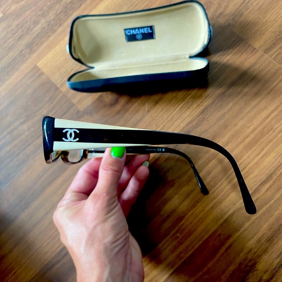 Chanel sunglasses, black & white and tortoise, with prescription. With case. - Picture 4 of 6